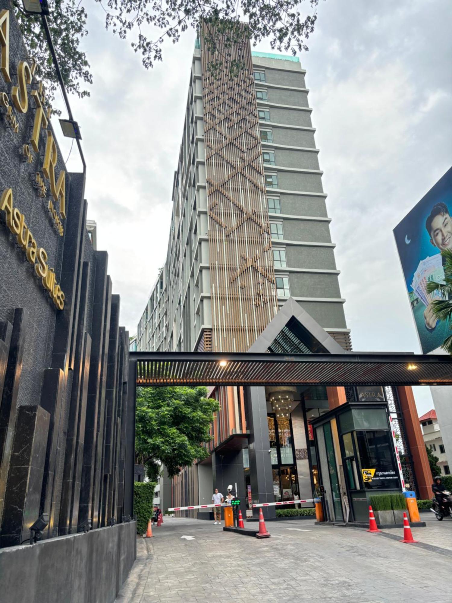 Astra Bee Friend Chiangmai Hotel Чиангмай Екстериор снимка