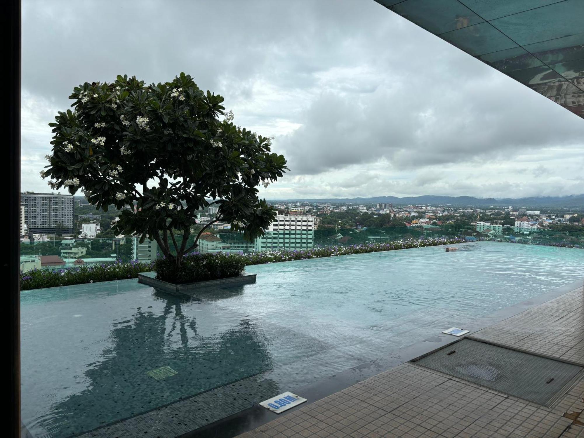 Astra Bee Friend Chiangmai Hotel Чиангмай Екстериор снимка